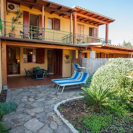 Strelitzia Holiday House *