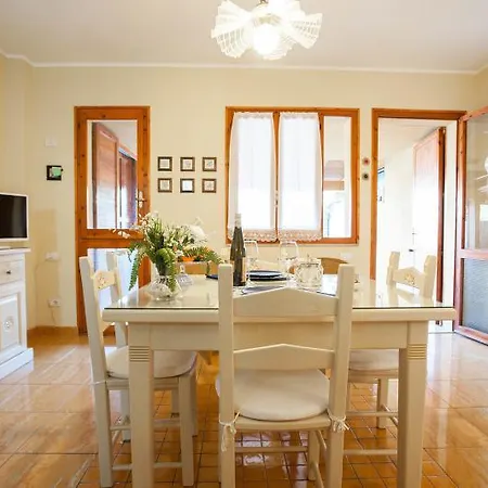 Strelitzia Holiday House