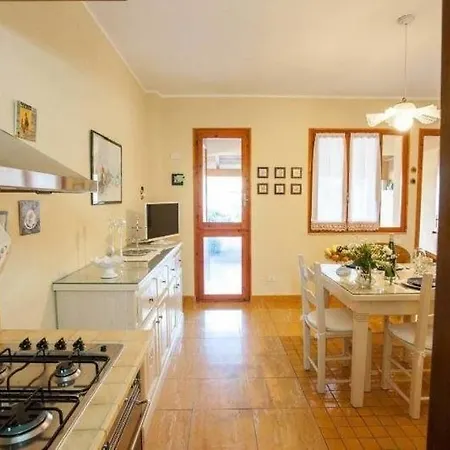 Holiday home Strelitzia Holiday House